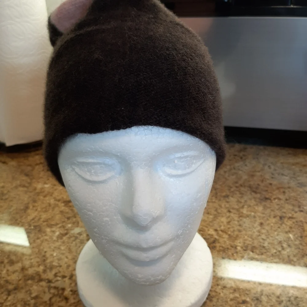GAP 100% LAMBSWOOL KNIT HAT WITH SWEAT BAND.